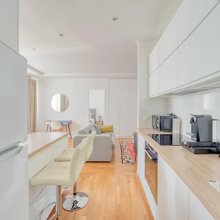 Apartman Champs Elysees 1br Prime Location Renovated