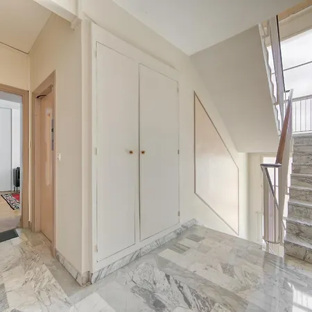 Champs Elysees 1br Prime Location Renovated * Párizs