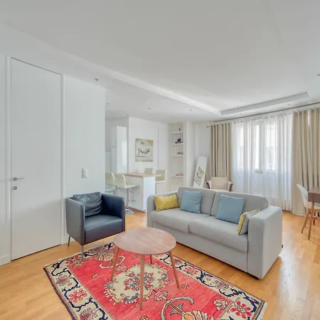 Champs Elysees 1br Prime Location Renovated *