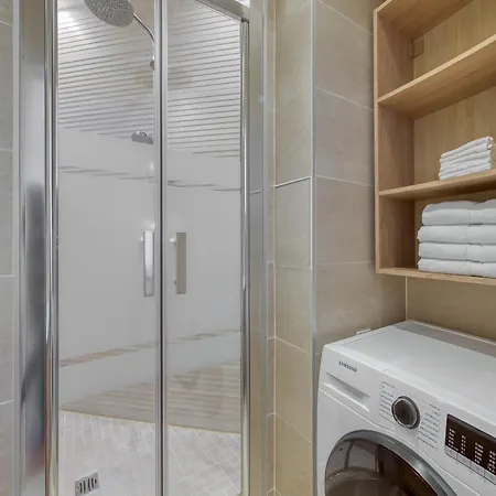 Champs Elysees 1br Prime Location Renovated * Párizs