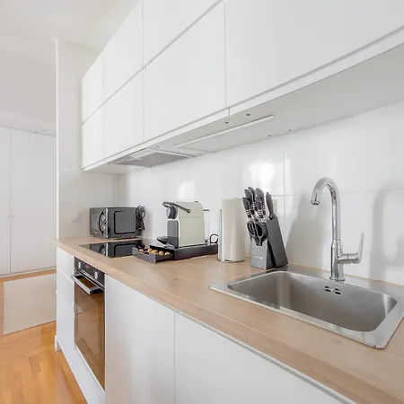 Champs Elysees 1br Prime Location Renovated 公寓