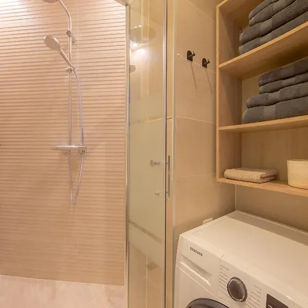 Champs Elysees 1br Prime Location Renovated *