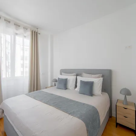 Champs Elysees 1br Prime Location Renovated 公寓 *