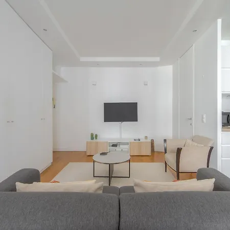 Champs Elysees 1br Prime Location Renovated 公寓