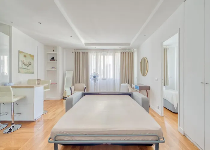 Champs Elysees 1br Prime Location Renovated Paris