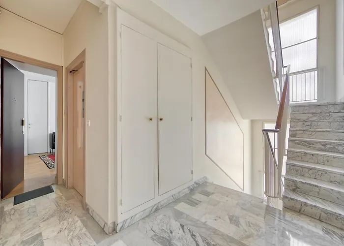 Champs Elysees 1br Prime Location Renovated * Paris