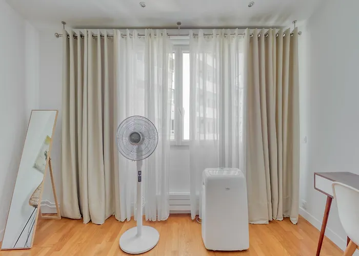 Champs Elysees 1br Prime Location Renovated