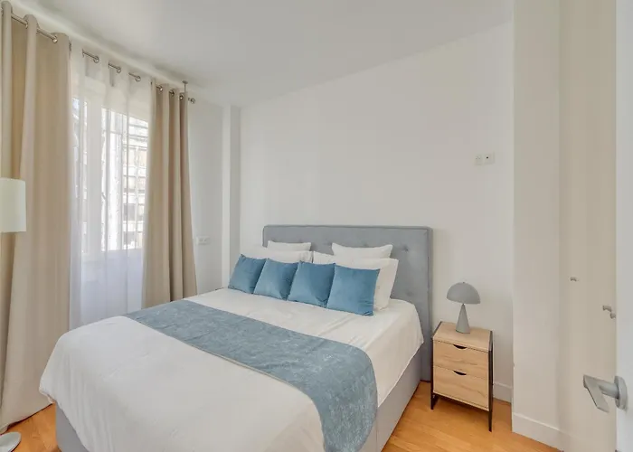 Daire Champs Elysees 1br Prime Location Renovated