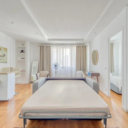 Champs Elysees 1br Prime Location Renovated Paryż